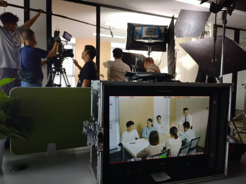 东洲区TVC拍摄公司：科技产品视觉化大师，诠释未来感与功能美学